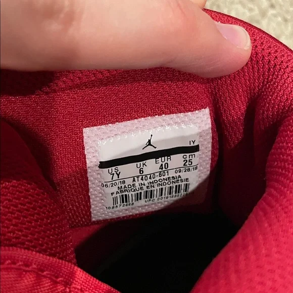 Nike Red High-Top Sneakers with Black Logo - Picture 5 of 5